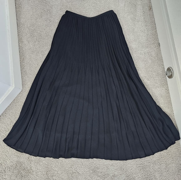 Uniqlo black Skirt Size XS - Picture 1 of 5
